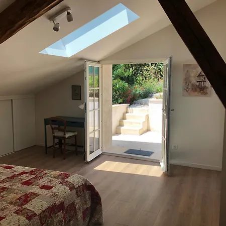 Дом отдыха Newly Converted Barn, Magnificent Vues, Garden And Pool