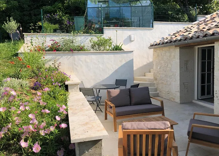 Vakantiehuis Newly Converted Barn, Magnificent Vues, Garden And Pool