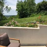 Nyaraló Newly Converted Barn, Magnificent Vues, Garden And Pool