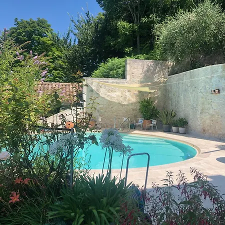 펜션 Newly Converted Barn, Magnificent Vues, Garden And Pool 로제르트